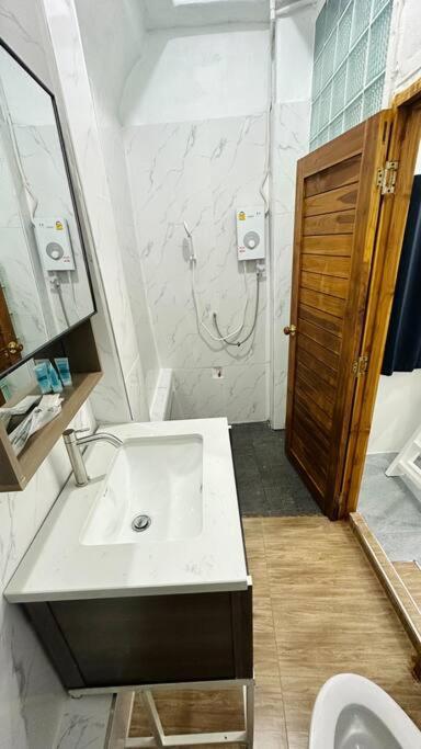 Megun 10 Duplex Apartment Bangkok Bagian luar foto